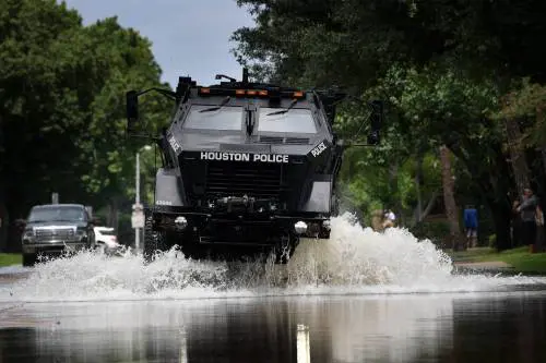 Houston, almeno 30 morti. Esplosioni in un impianto chimico