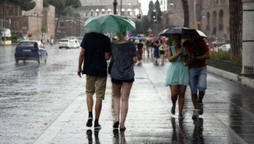 Siamo in primavera, ma fa freddo: il maltempo non lascia l'Italia