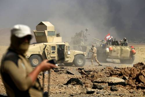 Uomini dell'esercito iracheno impegnati nella battaglia per Tal Afar