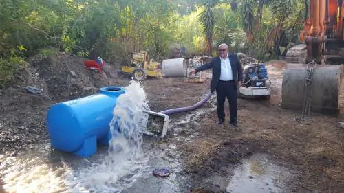 Il paese sempre a secco che ha trovato l'acqua coi rabdomanti fai-da-te