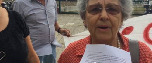 L'anziana che ha contestato Renzi: "In una mattina ho perso tutti i soldi"