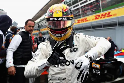 Hamilton in pole col sol levante Vettel subito dietro in prima fila