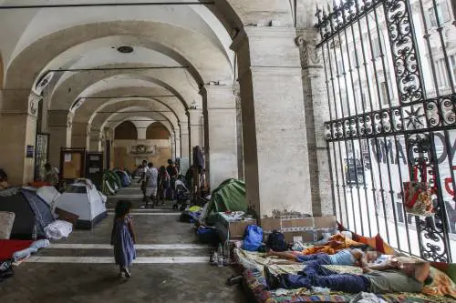 Roma, le tende tra i monumenti 