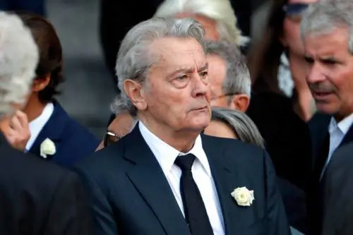 Delon: "Se muoio uccidete il mio cane e seppellitelo con me"