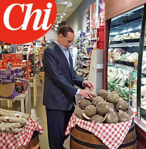 Silvio Berlusconi in ottima forma: le immagini dall'autogrill