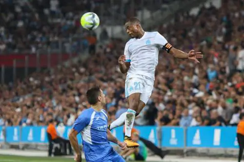 Evra compie una follia: calcio in testa a un tifoso del Marsiglia