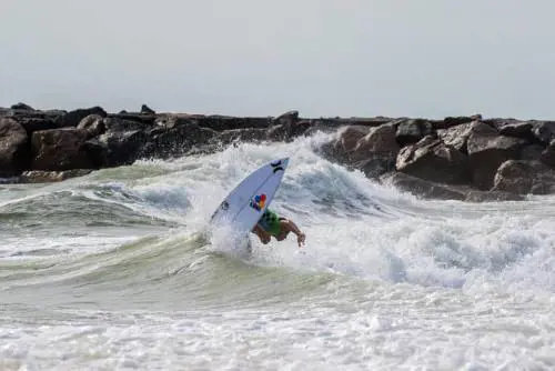 Sfida le onde e l'uragano Irma: muore la promessa del surf