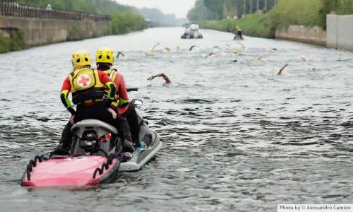A nuoto nei Navigli. Granfondo storica tra sport e beneficenza