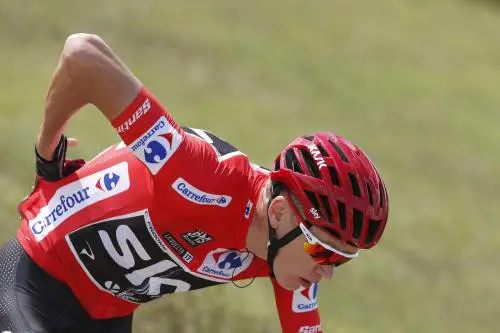 Froome al via della Tirreno. Ma corre tra i sospetti