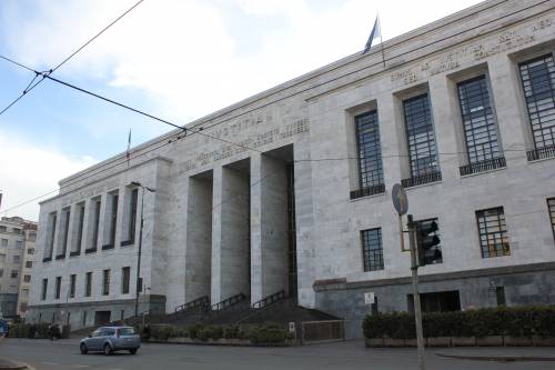 Milano, allarme bomba accanto al tribunale: trovato un ordigno