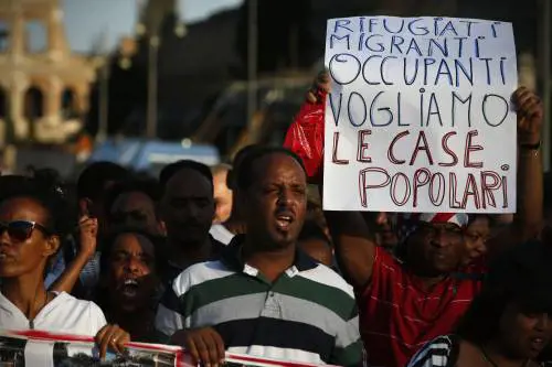Case cantoniere requisite per i profughi Il Trentino in rivolta contro l'accoglienza