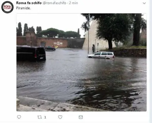 Foto Twitter: Roma fa Schifo