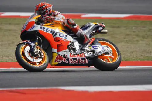 Motogp, Misano: Marquez fulmina Petrucci all'ultimo giro. Terzo Dovizioso