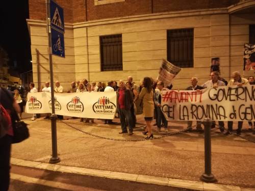 Arezzo, così Renzi sfida i truffati da Banca Etruria