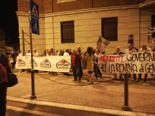 Arezzo, così Renzi sfida i truffati da Banca Etruria