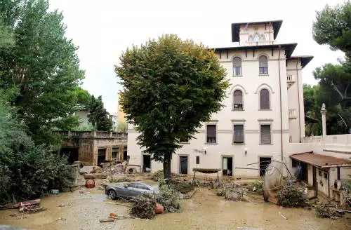 Il maltempo flagella Livorno. Ed è già rimpallo sulle colpe