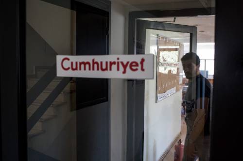 Al Cumhuriyet gli arresti non hanno fermato le notizie