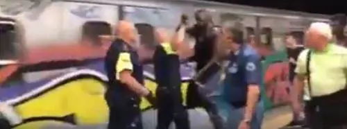 Immigrato non vuole pagare la metro: ​"Non toccarmi o ti ammazzo"