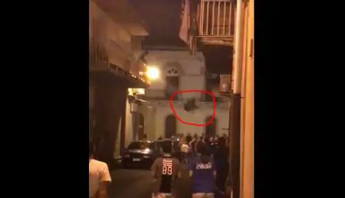 Siracusa, protesta choc dei migranti minori: lanciano armadi dalla finestra