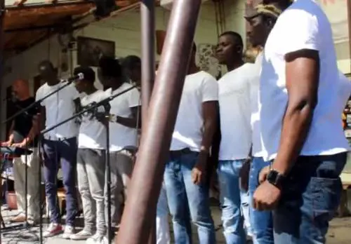 Coro Moro canta Bella Ciao: sindaco fa cancellare concerto