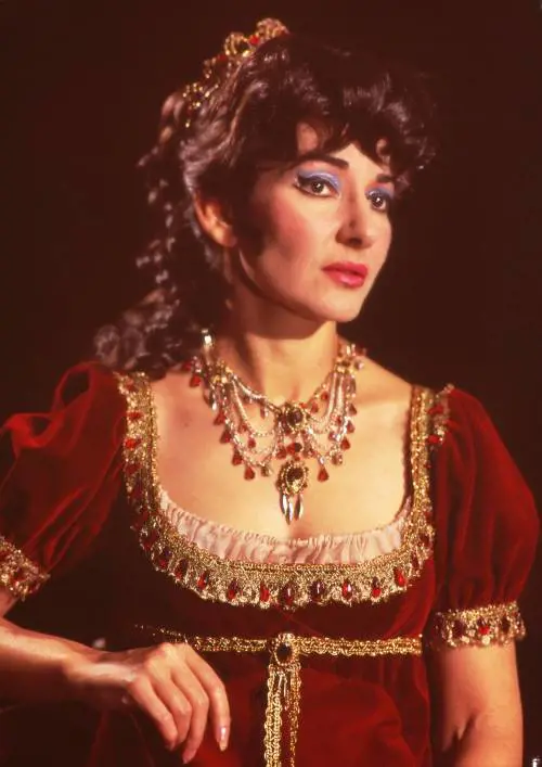 Mostre alla Scala e a Parigi, libri e una raccolta dei suoi "Live"