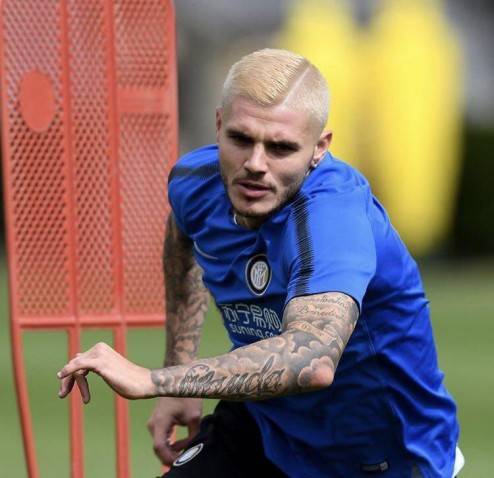 Icardi diventa biondo platino