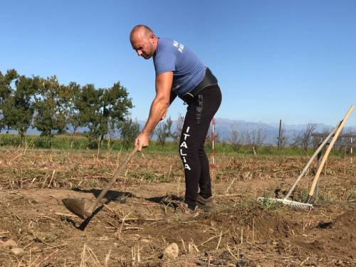 Il super contadino è di Cuneo "La mia palestra sono i campi"