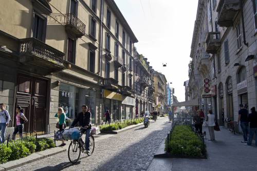 Milano, tenta abuso su bambina: caccia al pedofilo 