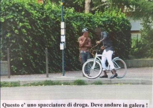 Modena, sui muri della città le foto di chi spaccia