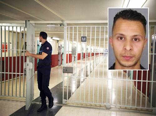 Abdeslam a processo in Belgio, ma si rifiuta di rispondere