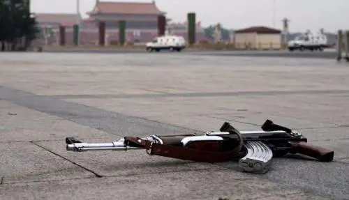 Cina, kalashnikov in piazza Tienanmen. Xi nel mirino dei militari