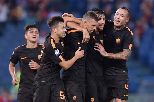 Doppio Dzeko e Nainggolan, la Roma fa secco il Verona: finisce 3-0 all'Olimpico