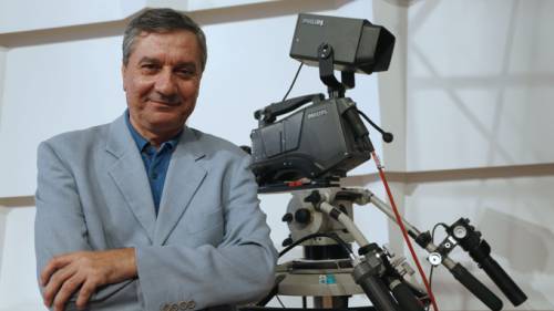 Non più solo Papa e Chiesa, la tv dei vescovi si apre alla politica