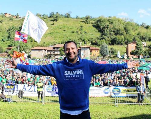 Pontida, Salvini suona la carica: "Andremo avanti anche senza soldi. Parte la marcia verso il governo"