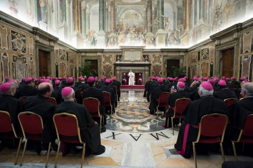 Il Papa replica alle accuse di eresia: "La teologia dell'Amoris Laetitia non è lontana da tradizione"