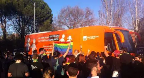 Se Soros si arrabbia per un bus antigender