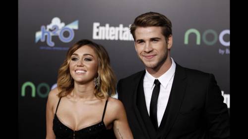 Miley Cyrus diventa maestra di sesso tantrico