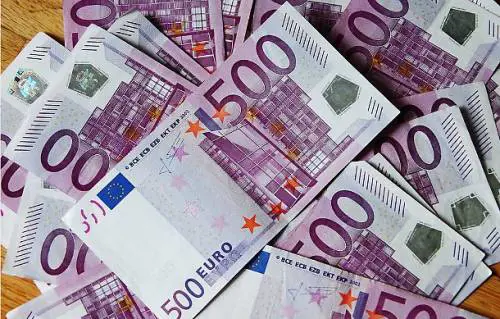 Giallo a Ginevra, centinaia di banconote gettate nel bagno