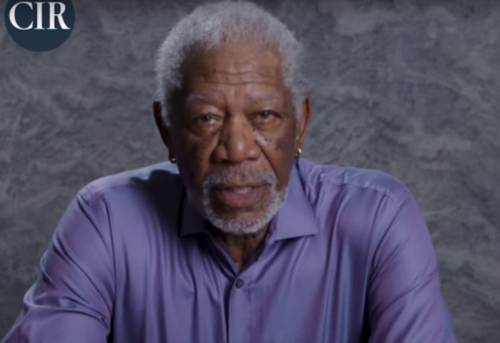 Morgan Freeman: "America sotto attacco". E punta il dito contro la Russia