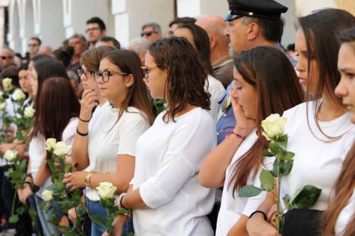 Ai funerali l'appello della mamma di Noemi: "Nessuna vendetta"
