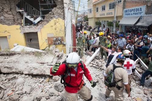 Crollo della scuola in Messico: bambina trovata viva dai soccorritori