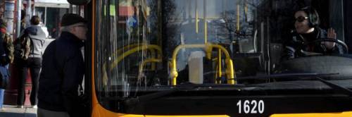 Taranto, conducente di autobus aggredita con un pugno