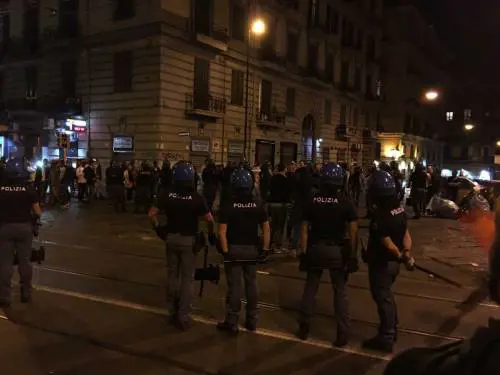 Il reparto mobile della Polizia di Stato in assetto antisommossa
