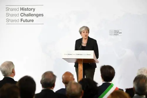 Brexit, la May: "Lasciamo l'Ue, non l'Europa". Agli italiani nel Regno Unito: "Dovete restare"