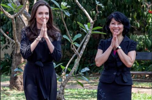 Molto radical poco chic L'Angelina sterminatrice inchioda i Khmer rossi