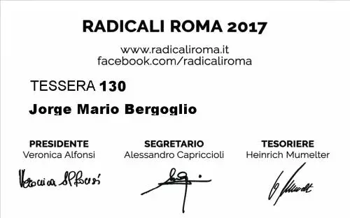 La tessera di Bergoglio mostrata sul sito dei radicali