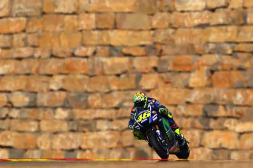 Valentino, cosa hai fatto? È una prima fila da brividi