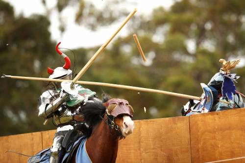 Giostre e cavalieri nella fiera medievale