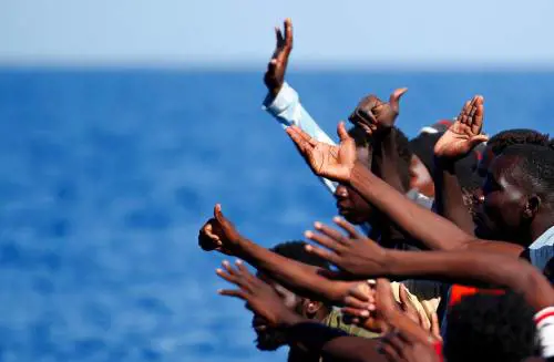La rivolta dei sindaci italiani: "Tasse sul business migranti"