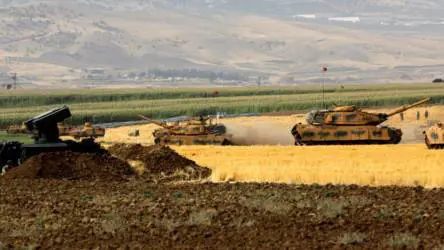 Carri armati al confine iracheno: il Kurdistan sull'orlo della guerra